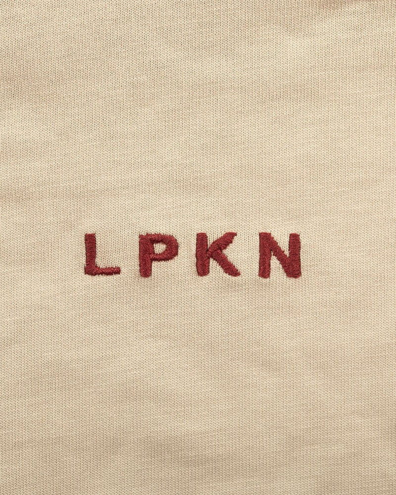 CAMISETA BEIGE LETRAS BORDADAS