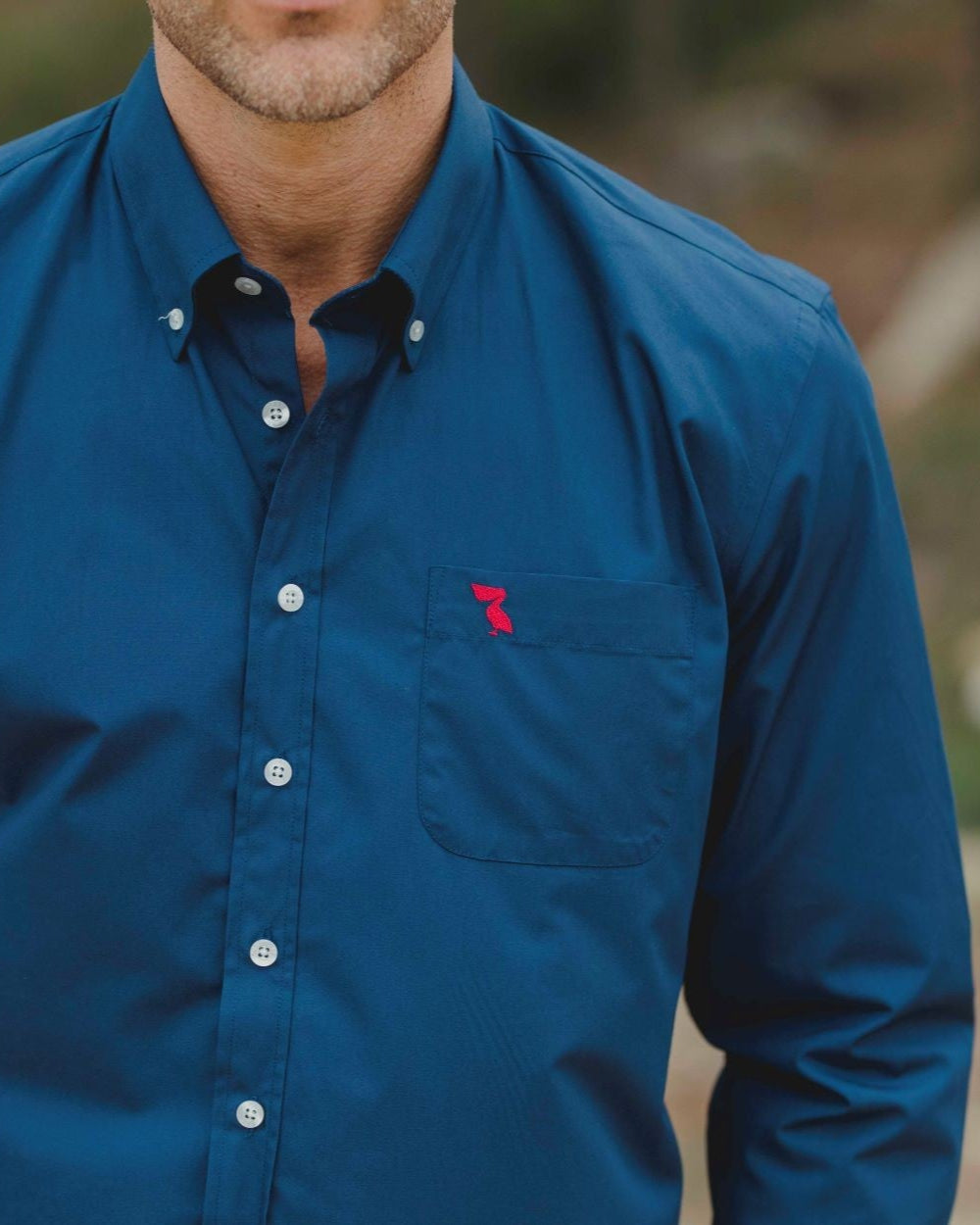 CAMISA AZUL MARINO PELÍCANO ROJO