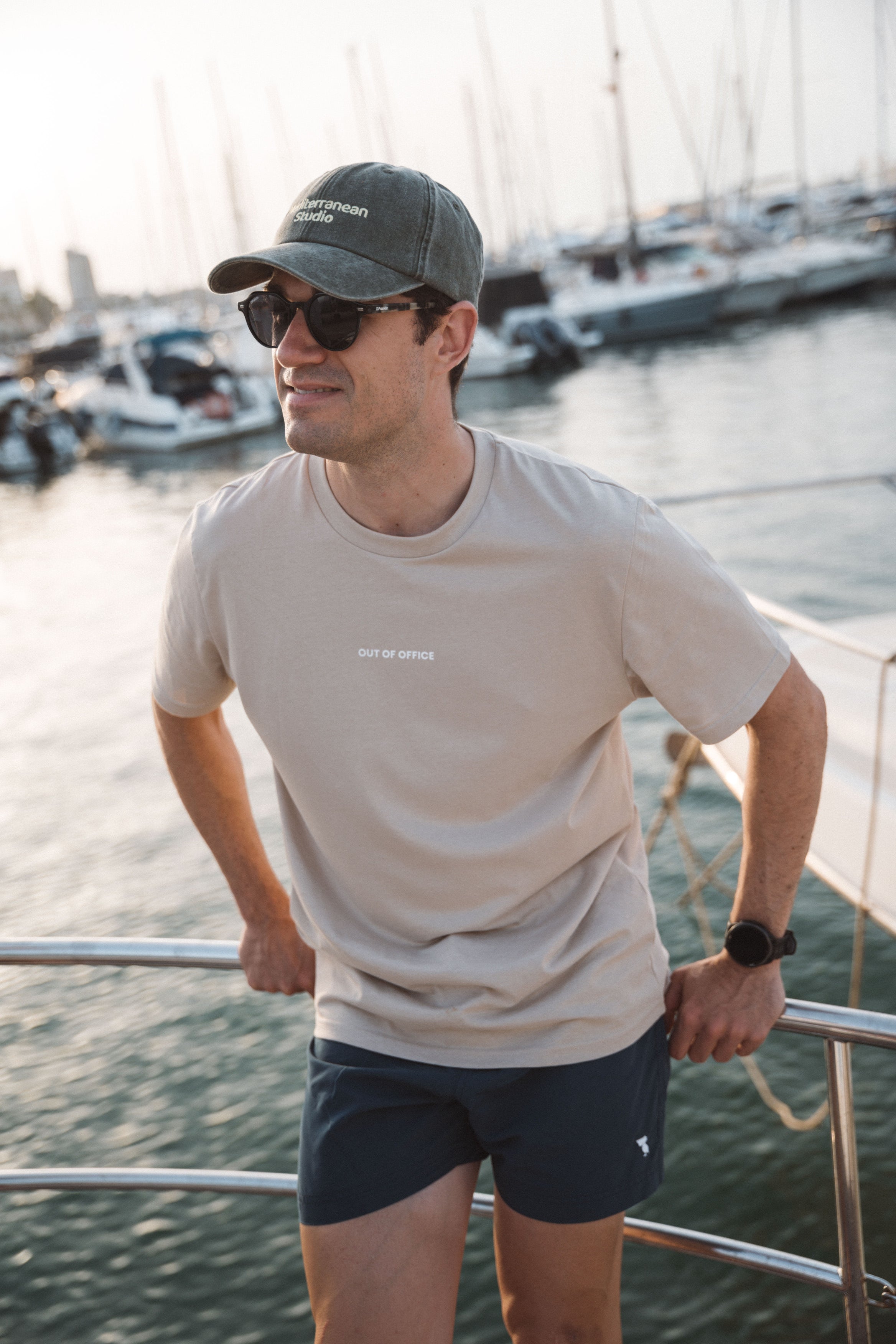 CAMISETA OUT OF OFFICE LIGHT