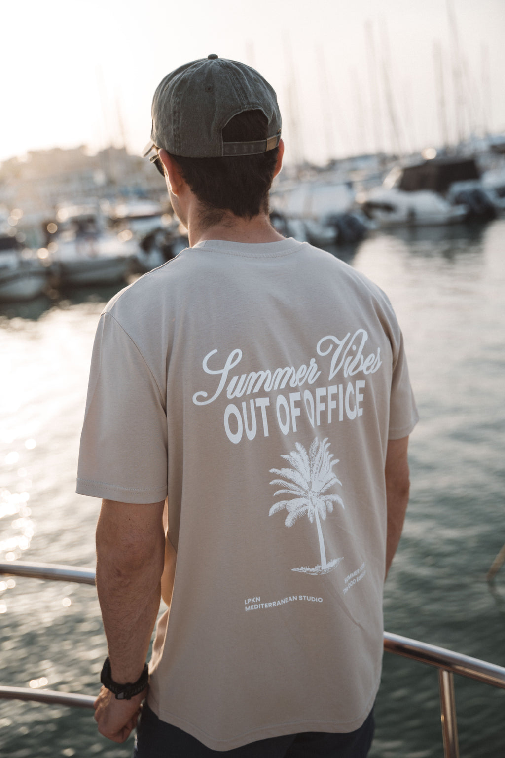 CAMISETA OUT OF OFFICE LIGHT
