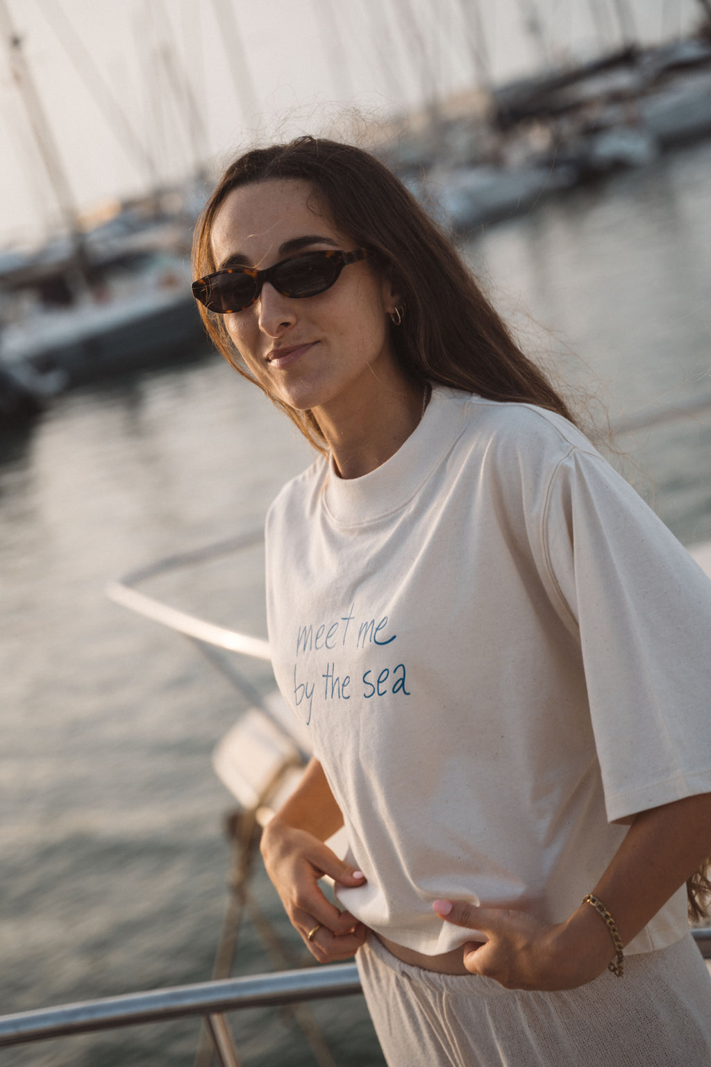 CAMISETA MEET ME BY THE SEA BLANCA MUJER