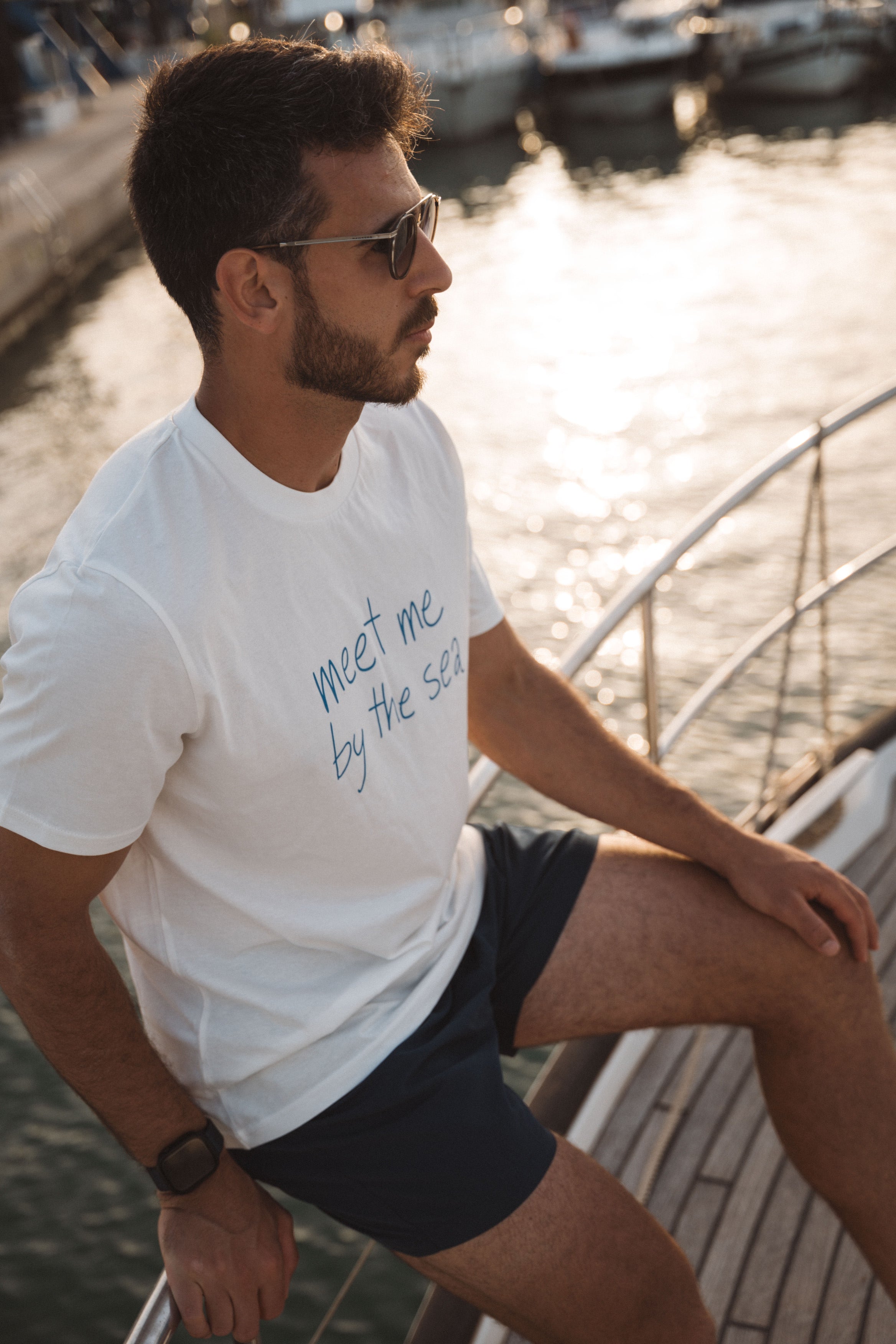 CAMISETA MEET ME BY THE SEA BLANCA