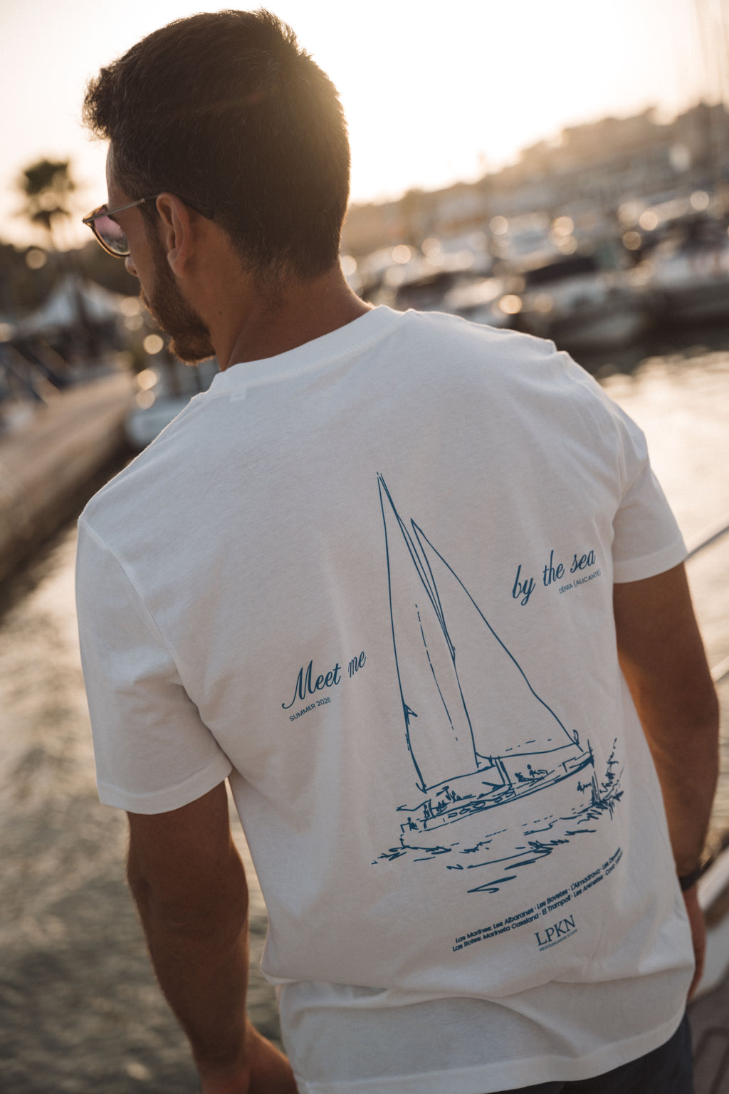 CAMISETA MEET ME BY THE SEA BLANCA